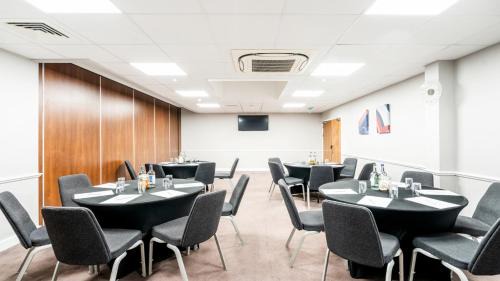 Luton Hotel | Top-Rated Holiday Inn London Luton Airport with Dining Options