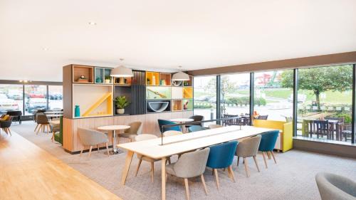 Luton Hotel | Top-Rated Holiday Inn London Luton Airport with Dining Options