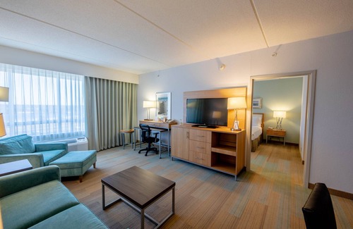 Manahawkin Hotel | Experience Holiday Inn Manahawkin with Ocean View & Spa