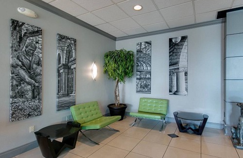 Manhattan Hotel | Pet Friendly Stay at Holiday Inn Manhattan with Pool & Spa