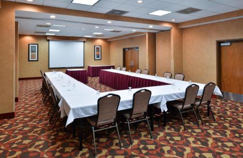 Martinsburg Hotel | Inviting Holiday Inn Martinsburg: Family-Friendly Amenities