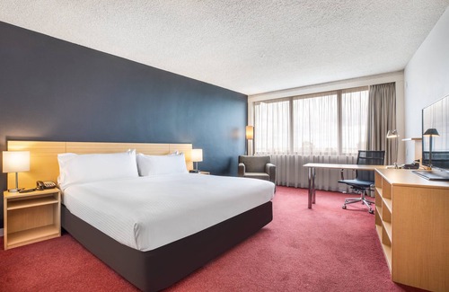 Melbourne Airport Hotel | Discover Holiday Inn Melbourne Airport: A 4-Star Oasis
