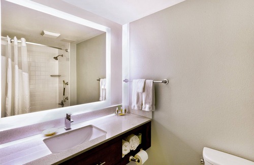 Hialeah Hotel | Convenient Holiday Inn Miami West - Airport Area Awaits You