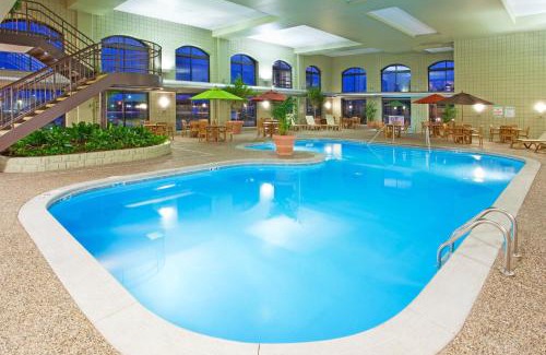 Midland Hotel | Relax at Holiday Inn Midland, IHG Hotel with Ocean View Pool