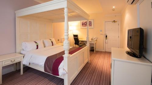 Newport Pagnell Hotel | Discover Holiday Inn Milton Keynes East: Pet Friendly Retreat