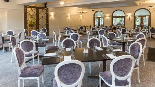 Newport Pagnell Hotel | Discover Holiday Inn Milton Keynes East: Pet Friendly Retreat