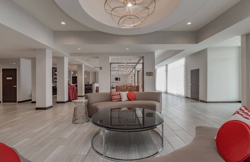 Mishawaka Hotel | Comfortable Stay at Holiday Inn Mishawaka with Pool & Spa