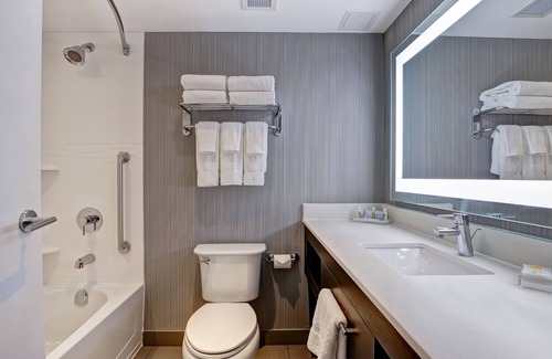 Gateway Hotel | Relax at Holiday Inn Mississauga Toronto West - Family Friendly