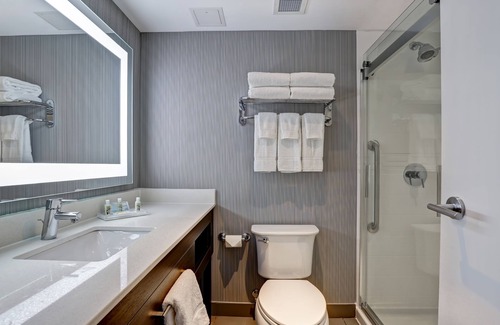 Gateway Hotel | Relax at Holiday Inn Mississauga Toronto West - Family Friendly