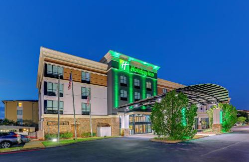 Mobile Hotel | Convenient Holiday Inn Mobile Airport with Pool & Restaurant