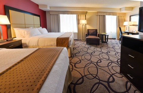 Chinatown Hotel | Popular Holiday Inn Montréal Centre-Ville: Family-Friendly Stay