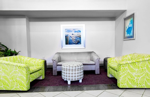 Target Area Hotel | Relax at Holiday Inn Mutare with Pool and Spa Amenities