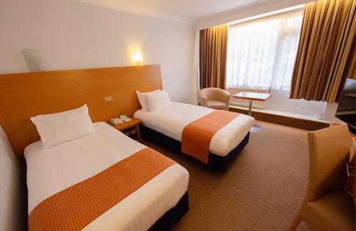 Newport Hotel | Enjoy Comfortable Stays at Holiday Inn Newport, IHG Hotel