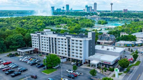 Downtown Niagara Falls Hotel | Family-Friendly Holiday Inn at Niagara Falls State Park