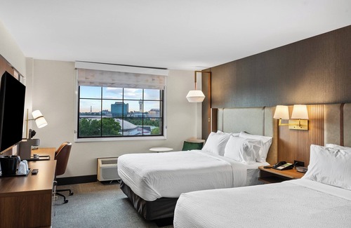 Downtown Niagara Falls Hotel | Relaxing Stay at Holiday Inn Niagara Falls Scenic Downtown