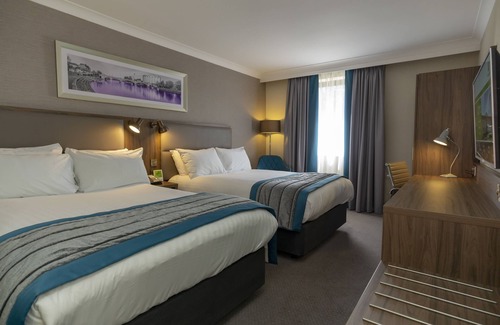 Nottingham Hotel | Discover Holiday Inn Nottingham: Family-Friendly Comfort