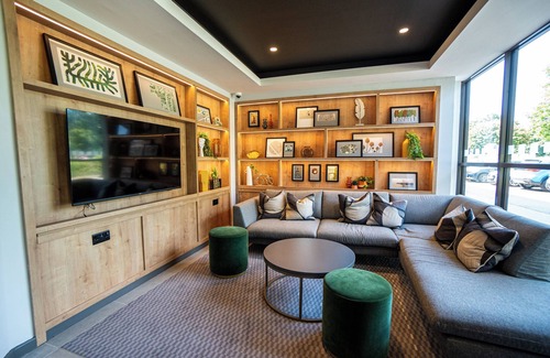 Nottingham Hotel | Discover Holiday Inn Nottingham: Family-Friendly Comfort