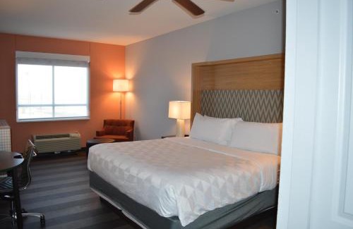 Odessa Hotel | Cozy Stay at Holiday Inn Odessa with Oceanfront Views