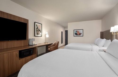 Ontario Hotel | Stay at Holiday Inn Ontario: Top-Rated with Pool & Spa