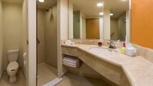 Orizaba Hotel | Discover Holiday Inn Orizaba: Family-Friendly with Pool