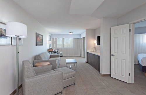 Palmdale Hotel | Explore Holiday Inn Palmdale-Lancaster: Guest Rated 8.8/10
