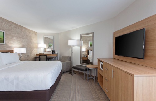 Palmdale Hotel | Explore Holiday Inn Palmdale-Lancaster: Guest Rated 8.8/10