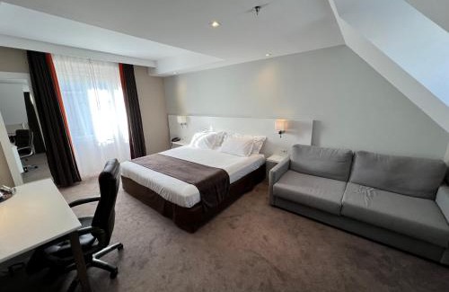 Auteuil Hotel | Family-Friendly Stay at Holiday Inn Paris-Auteuil, IHG