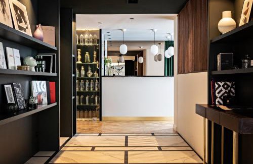 8th Arrondissement Hotel | Elegant Holiday Inn Paris Elysées: 4-Star Family-Friendly Stay