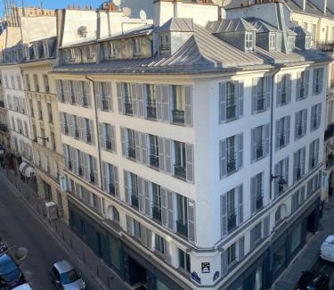 8th Arrondissement Hotel | Elegant Holiday Inn Paris Elysées: 4-Star Family-Friendly Stay