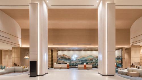 Pattaya Bay Hotel | Relax at Holiday Inn Pattaya: Oceanfront Pool & Spa Retreat