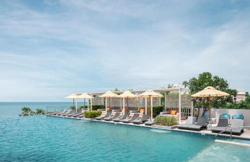 Pattaya Bay Hotel | Relax at Holiday Inn Pattaya: Oceanfront Pool & Spa Retreat