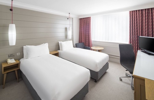 Peterborough Hotel | Enjoy Comfort at Holiday Inn Peterborough West, IHG Hotel
