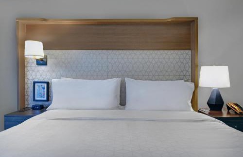 Cherry Hill Hotel | Explore Holiday Inn Philadelphia-Cherry Hill: Family-Friendly Fun