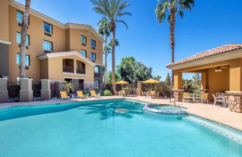 Ocotillo Hotel | Explore Holiday Inn Phoenix/Chandler: Family-Friendly Retreat