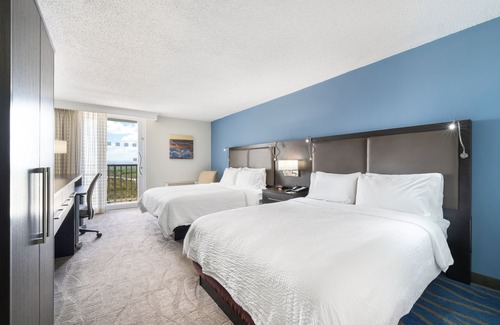 Canas Hotel | Discover Holiday Inn Ponce & Tropical Casino with Pool & Spa