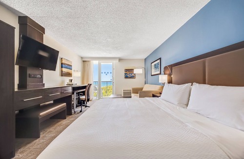 Canas Hotel | Discover Holiday Inn Ponce & Tropical Casino with Pool & Spa