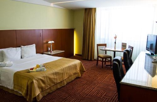 Puebla Hotel | Discover Holiday Inn Puebla Finsa: Guest Rated 9/10 & Pet Friendly