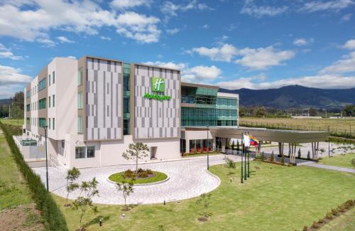 Tababela Hotel | Elegant Holiday Inn - Quito Airport: Pet Friendly & Scenic Views