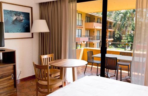 Ixtapa Resort | Relax at Holiday Inn Resort Ixtapa All-Inclusive Hotel