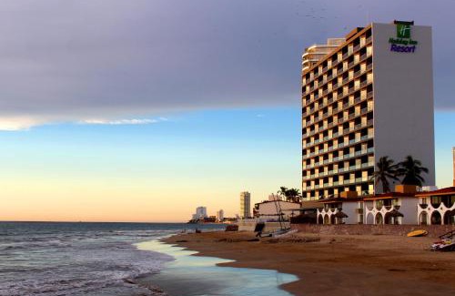 Zona Dorada Hotel | Discover Holiday Inn Resort Mazatlan: Oceanfront Getaway