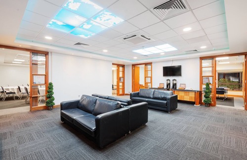 Chatham Hotel | Discover Holiday Inn Rochester Chatham: 4-Star Family Retreat