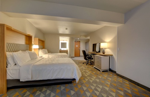 Salem Hotel | Discover Holiday Inn Salem: Pool, Spa & Family-Friendly Fun