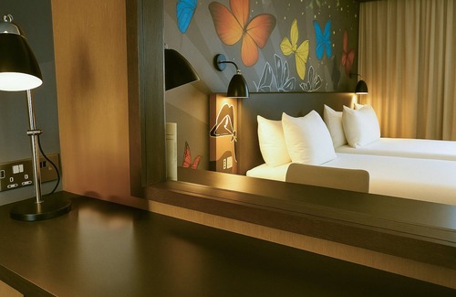Amesbury Hotel | Discover Holiday Inn Salisbury - Stonehenge, an IHG Hotel