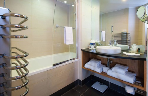 Amesbury Hotel | Discover Holiday Inn Salisbury - Stonehenge, an IHG Hotel