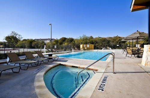 West San Antonio Resort | Family-Friendly Holiday Inn San Antonio Near SeaWorld