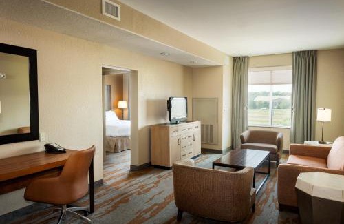 West San Antonio Resort | Family-Friendly Holiday Inn San Antonio Near SeaWorld
