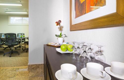 San Jose Hotel | Inviting Holiday Inn - San Jose La Sabana: Pool & Ocean View