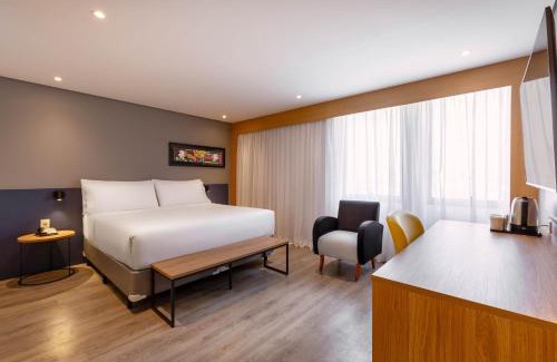 Zona Norte Hotel | Discover Holiday Inn Parque Anhembi: 4-Star Family Retreat