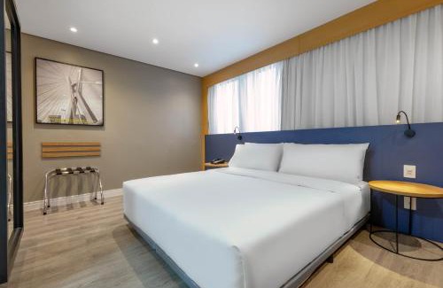 Zona Norte Hotel | Discover Holiday Inn Parque Anhembi: 4-Star Family Retreat
