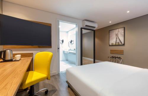 Zona Norte Hotel | Discover Holiday Inn Parque Anhembi: 4-Star Family Retreat